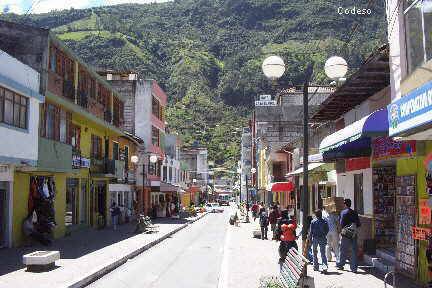 Blick auf Baños vom Busbahnhof Baños - Provinz Tungurahua