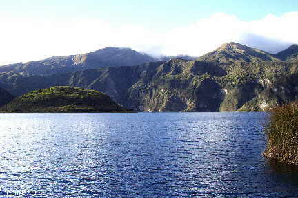 Laguna Cuycocha cerca de Cotacachi