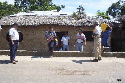 Construcción con caña de guadúa en "Tres Vías" Cantón Muisne - Provincia de Esmeraldas