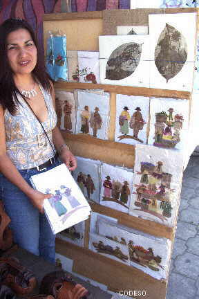 Photos Hay diferentes técnicas de elaboración de las artesanías en la feria de artesanías de Otavalo