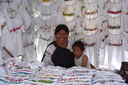 Foto Los Trajes típicos de Otavalo en la feria de artesanías de Otavalo