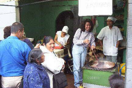 Venta de maní dulce - Quito Colonial