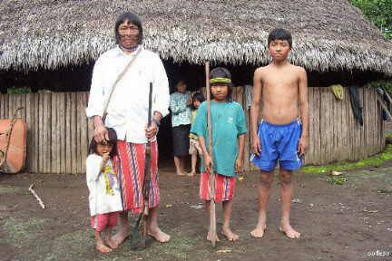 bilder Trajes típicos del pueblo AshuarAmazonía Ecuador