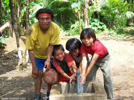 Bombeo de agua en la comunidad Tsunkintsa