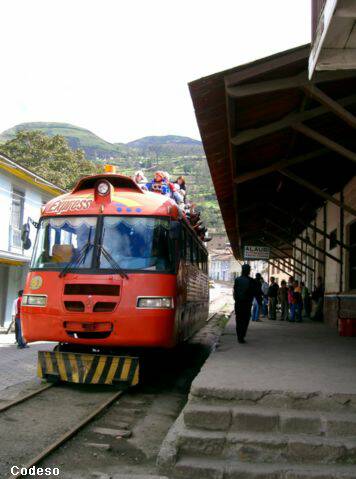 Ferrocarril saliendo de Alausí               Foto: Codeso