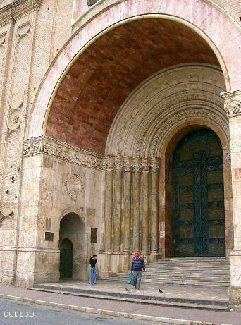 Entrada a la Catedral - Cuenca