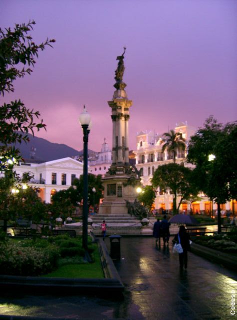 Estatua de la Libertad - Plaza Grande - Quito