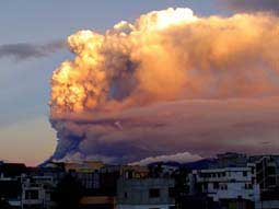 Eruption volcano Tungurahua Ecuador