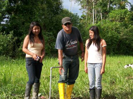 Bombeo de agua con bombas solares fotovoltaicas San José Arajuno Río Curraray Miguel Henry