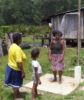 Toma de agua y ducha bombeo energia solar Guachal Esmeraldas