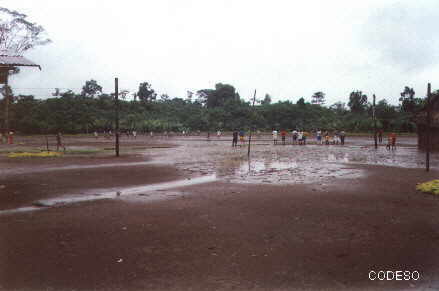 Bilder  Chiwias: Campeonato de futbol en el lodo